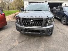 Nissan Titan Midnight