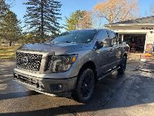 Nissan Titan Midnight - Photo 2