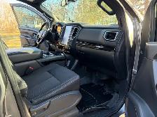 Nissan Titan Midnight - Photo 7
