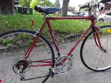 VÉLO FAVORIT DE ROUTE À GUIDON DROIT.TRÈS BON ÉTAT. - Photo 3