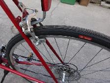 VÉLO FAVORIT DE ROUTE À GUIDON DROIT.TRÈS BON ÉTAT. - Photo 8