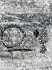 Jewelry/Watches - Photo 2