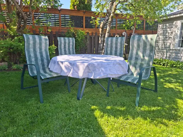 SET DE PATIO À VENDRE.