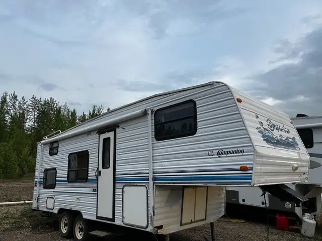1997 Champian 25ft fifth wheel.