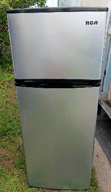Réfrigérateur 24 pouces Stainless a Vendre LIVRAISON INCLUSE