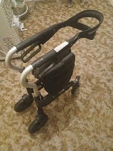 Adult foldable walker with seat - Photo 2