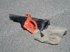 ALL WORKING BLACK & DECKER LEAF BLOWERS WITH LEAF BAG INCLUDED! - Photo 2
