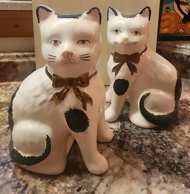 Vintage  Pair Staffordshire Cats corca 1920s