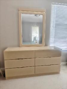MOVING SALE ★★GLOSSY BEIGE 6-DRAWER DRESSER WITH MIRROR★★
