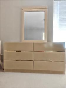 MOVING SALE ★★GLOSSY BEIGE 6-DRAWER DRESSER WITH MIRROR★★ - Photo 2