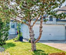 NorthWest 3 Bdrm Bungalow Home w. Double Garage
