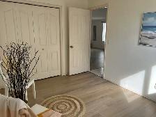 NorthWest 3 Bdrm Bungalow Home w. Double Garage - Photo 5