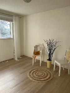 NorthWest 3 Bdrm Bungalow Home w. Double Garage - Photo 6