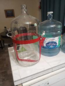 Glass carboy and water container - Photo 4