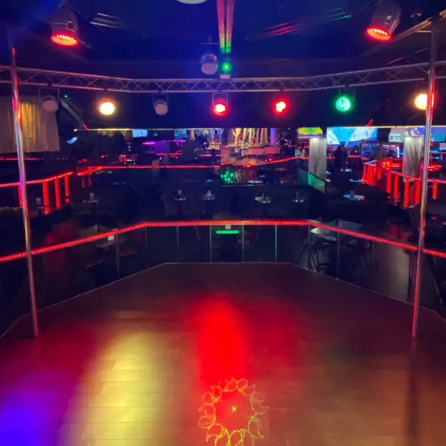 Experienced Waitress Wanted – Airport Strip Club & Sports Bar (M