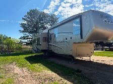 2012 Brookstone by Coachmen Diamond Editi5th Wheel  Model 365 RL