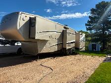 2012 Brookstone by Coachmen Diamond Editi5th Wheel  Model 365 RL - Photo 2