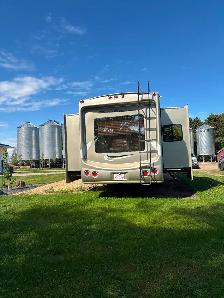 2012 Brookstone by Coachmen Diamond Editi5th Wheel  Model 365 RL - Photo 3