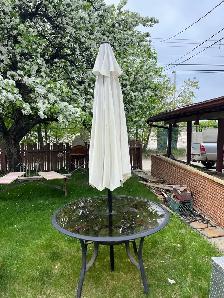 patio table and umbrella - Photo 2
