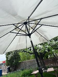 patio table and umbrella - Photo 3