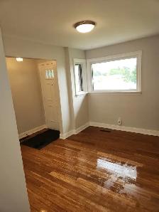 $2400 Stevenson/Rossland 3BDRM spacious For RENT. Clean, Fresh! - Photo 5