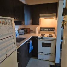 Bachelor Suite - POCO- PET FRIENDLY - Photo 2