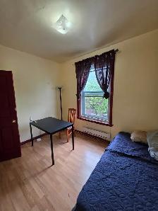 Grande chambre a louer libre de suite