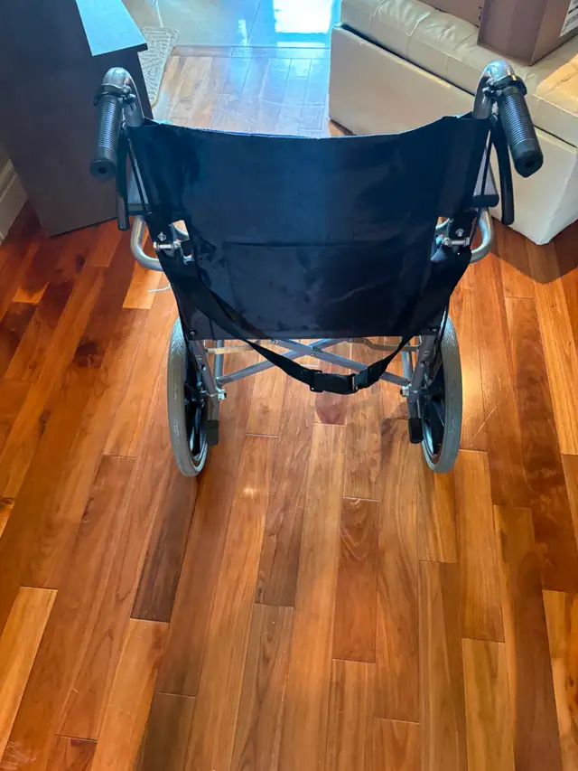 Transport wheel chair