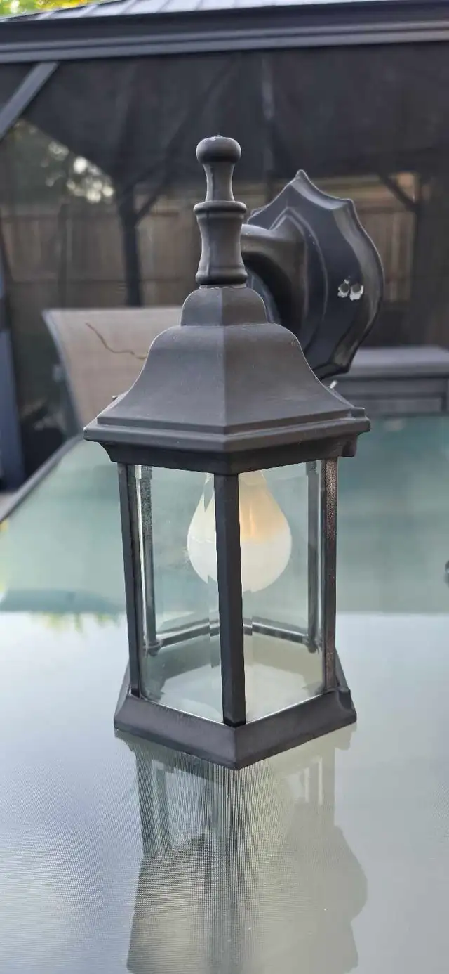 Outdoor Wall Light