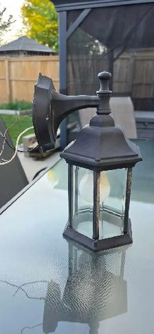 Outdoor Wall Light - Photo 3