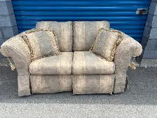 Beautiful Love Seat - Photo 2