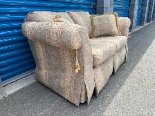 Beautiful Love Seat - Photo 3