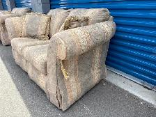 Beautiful Love Seat - Photo 4