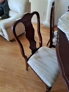 China Cabinet and Dining table and 6 chairs - Photo 2