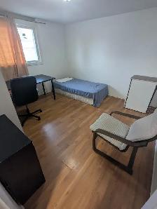 Walkley/Albion. mater bedroom.long or short term. ASAP - Photo 3