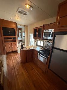 Salem 5th wheel camper - Photo 8