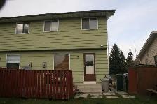 Renovated 3 bedroom duplex for rent in Pineridge, NE Calgary - Photo 9