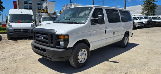 2009 Ford Econoline Cargo Van E-250 - ONLY 88000km's!
