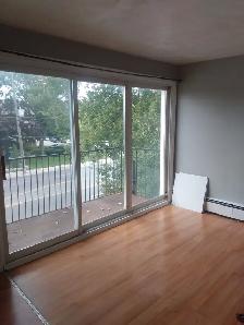 ONE BEDROOM WITH BALCONY IN WHITBY ON HWY 2