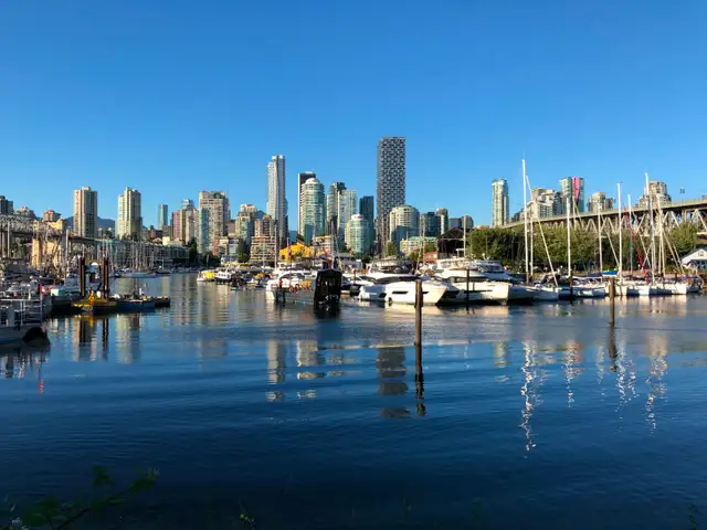 False Creek Waterfront Living – Executive 2 Bed, 2 Bath Garden