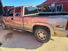 04 Chevy pickup - Photo 3