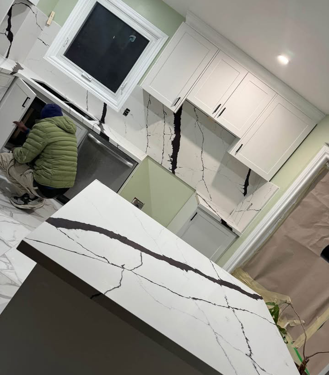 White Kitchen Countertops & Island  Backsplash with Black veins✅