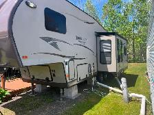 2014 Rockwood signature ultra lite fifth wheel - Photo 2