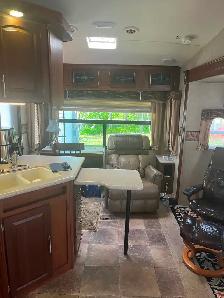 2014 Rockwood signature ultra lite fifth wheel - Photo 3