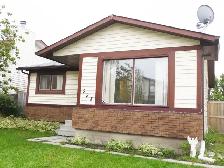 Beautiful 1200sf 3BR RENO'd main flr-5 min walk 2 LRT! - Photo 2