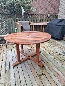 Wooden teak round patio table willing to buy