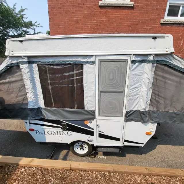2013 Palomino Tent Trailer (8ft box trailor)