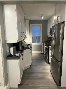 Gorgeous 2 Bed 1 1/2 Bath Upstairs Apartment - 13 Castle View - Photo 5