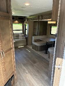 2019 Coleman Light 2515RL Travel Trailer - Photo 3