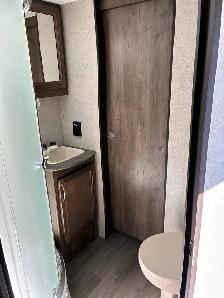 2019 Coleman Light 2515RL Travel Trailer - Photo 8